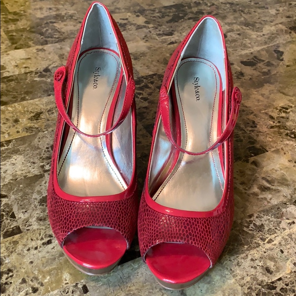 Peep toe Shoe